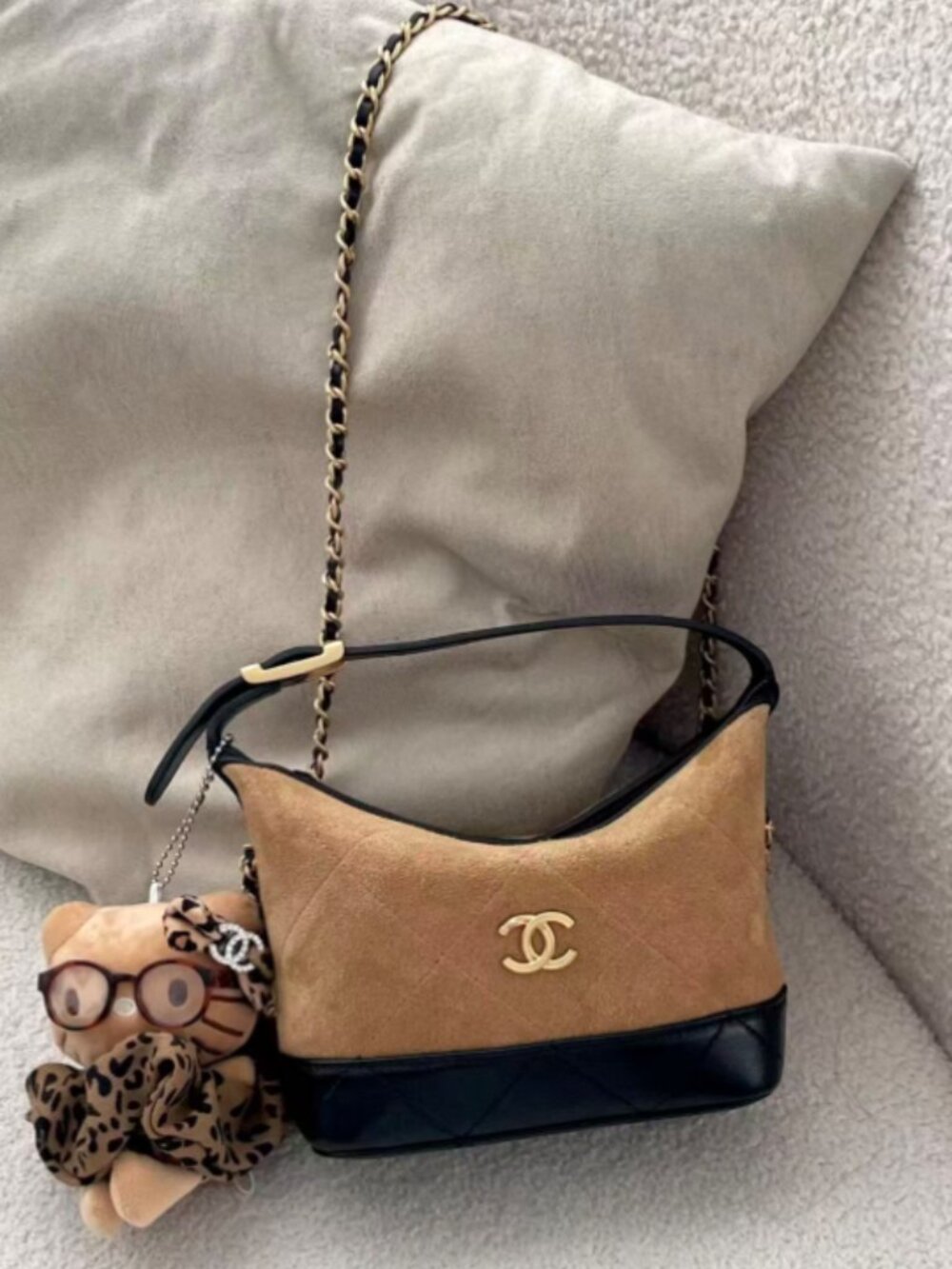 Classic CHANEL bag: A Stylish and Versatile Choice for Elegance